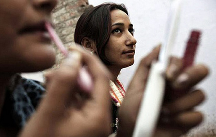 印度“妓女村” ：悲惨世代相袭[组图]