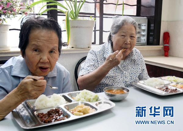 中国老年人人口数量_2018中国养老产业研究 政策 老年人口 养老机构 市场规模(3)