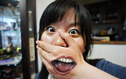 日本女大学生创作恐怖人体彩绘艺术