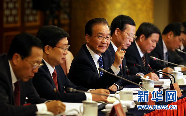 11月8日，溫家寶同志參加黨的十八大天津代表團討論。 新華社記者姚大偉 攝 