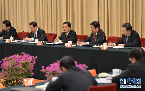 11月9日，胡锦涛同志参加党的十八大江苏代表团讨论。新华社记者王晔摄 