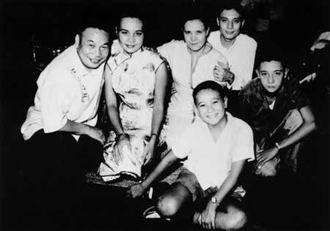 组图:漂亮女儿要当别人的第三任太太