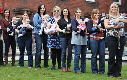 一起当妈妈！英国医院一科室护士数月内全怀孕[组图]