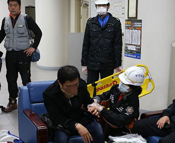 韩国釜山发生地铁追尾事故100余人受伤