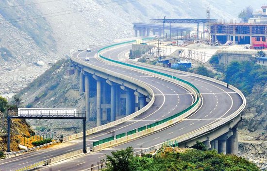 映汶高速公路通车 最长隧道含6个s弯