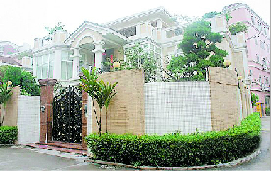 广东顺德公安副局长拥两处豪宅 妻子移民_ 视频中国