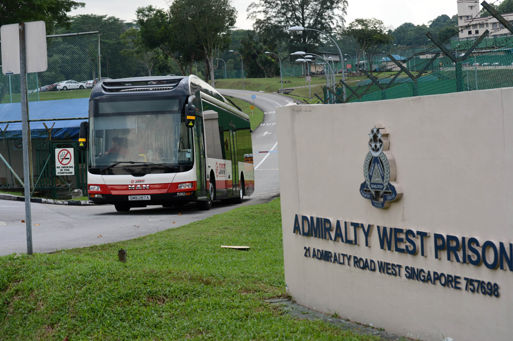 一架smrt巴士1日搭载中国籍司机前往新加坡西