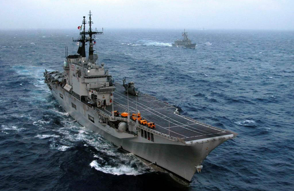 韩国之前建造的两栖攻击舰"独岛号"是一个改造成航母的很好平台
