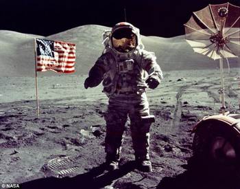 赛尔南与1972年12月19日登陆月球的情景。 赛尔南与1972年12月19日登陆月球的情景。