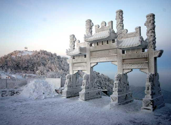 泰山雪景