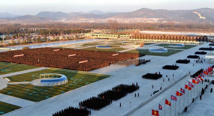朝鲜人民军陆军,海军,航空与防空军官兵的誓师大会17日在锦绣山太阳宫