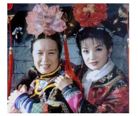李明启,赵薇在片场