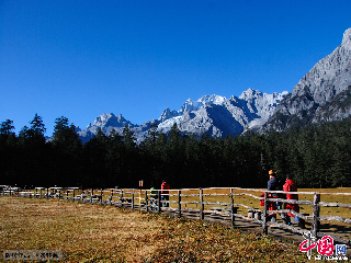 元代初年，元世祖忽必烈到丽江时，曾封玉龙雪山为 大圣雪石北岳安邦景帝 。中国网图片库 何东平摄影