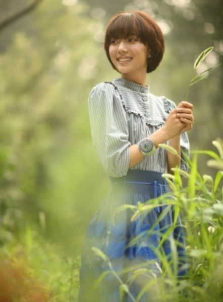 王珞丹微博晒膝盖淤青:总觉得这样才算真的爱