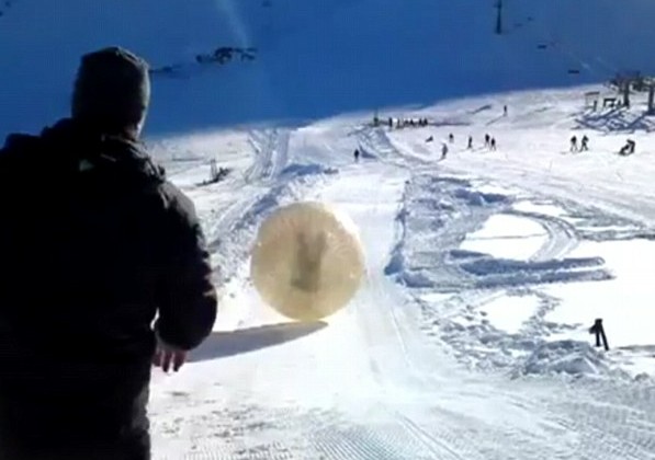 俄羅斯滑雪項目出事故兩人墜崖