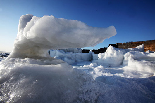 秦皇岛42年同期最低温 老龙头遍布海冰