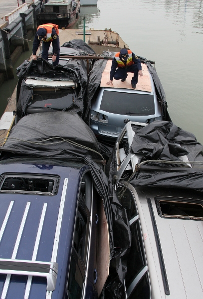 广东珠海:拱北海关查获一批走私高档旧车
