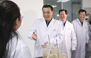 李克强考察调研国家粮食局科学研究院