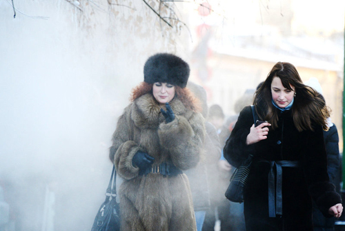 俄罗斯:严寒天气断水停暖 民众生活艰难_ 视频中国