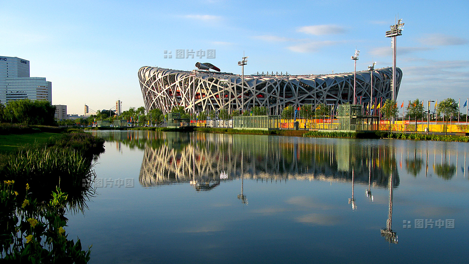 北京的水-鸟巢。鸟巢这个地标性场馆，是北京奥运场馆的缩影。中国网图片库 张学胜 摄影 