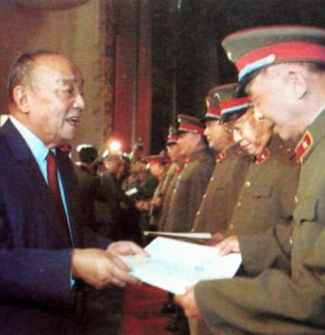 洪学智图片