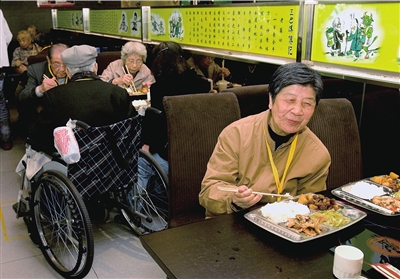 北京:"老年餐桌"下馆子(资料图)