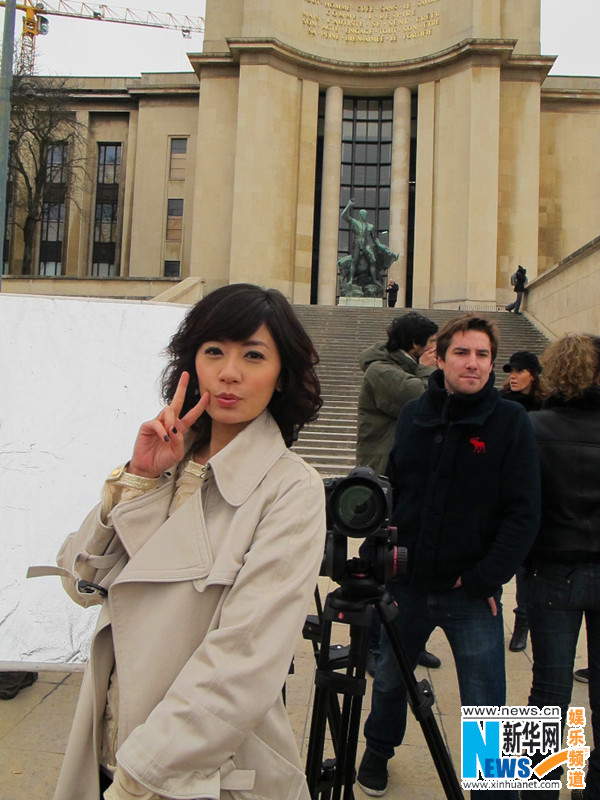 贾静雯赴法拍摄微电影 成巴黎机场首位华人代