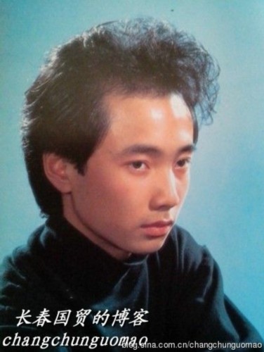 徐峥20年<em>前头发浓密</em> 做发模青涩照曝光(图)_资