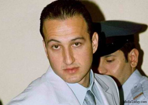 希腊黑帮成员上演直升机越狱 希腊黑帮成员上演直升机越狱