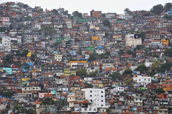 巴西里约热内卢展开大规模贫民窟清剿行动