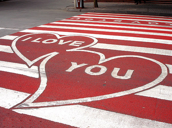 求爱乱画斑马线影响他人实不该