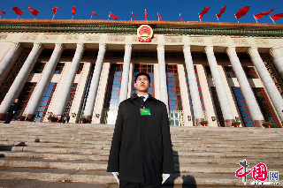 十二届全国人大一次会议举行第三次全体会议会场场外。 中国网记者 杨佳摄影