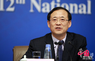 中国人民银行副行长刘士余回答记者提问。中国网记者 董德摄影