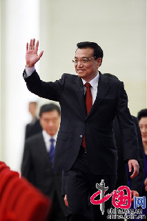 李克强总理向媒体招手。中国网记者 杨佳摄影