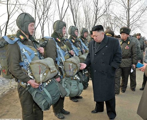 朝鲜空降兵图片