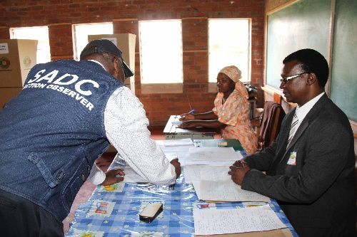 津巴布韦宪法草案公投获通过