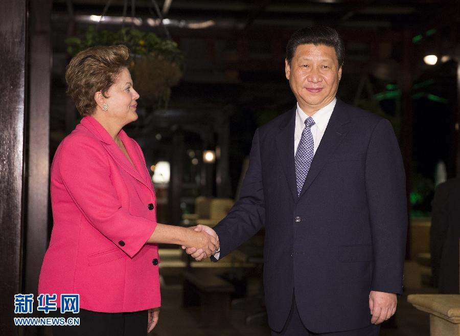 3月27日，国家主席习近平在南非德班会见巴西总统罗塞夫。新华社记者 兰红光