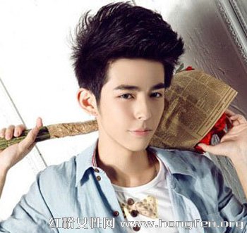 非主流<em>男生发型图片</em>个性时尚短发发型(图)_资