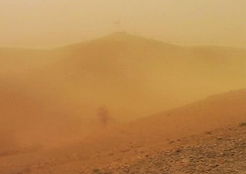 阿联酋连续遭遇强沙尘天气