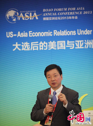 中国外文局局长周明伟在“大选后的美国与亚洲：经济和企业视角”闭门会议并发表演说。人民画报供图