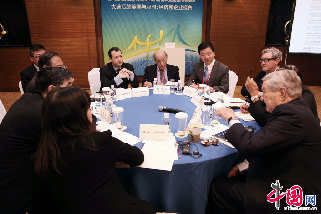 中國外文局局長周明偉在“大選後的美國與亞洲：經濟和企業視角”閉門會議。人民畫報供圖