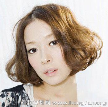 2013女生短发烫发型短发荷叶头修颜最时尚_资讯