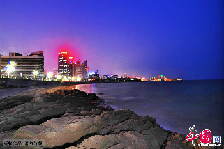 青岛海滨夜景。中国网图片库 王海滨 摄