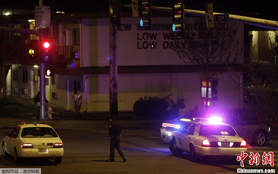 当地时间4月21日，美国华盛顿州西雅图南部费多威(Federal Way)一栋公寓楼发生枪击事件，造成5人死亡。