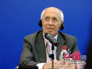 欧盟疾控中心首席科学家Angus Nicoll出席并答记者问。中国网记者 寇莱昂 摄影 