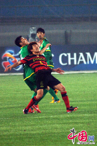 图为周挺与沈镇镐对位。中国网记者 寇莱昂 摄