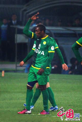 图为格隆对判罚不满。中国网记者 寇莱昂 摄