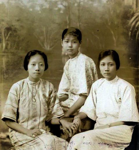 <em>民国</em>两<em>女子</em>\亲密\照