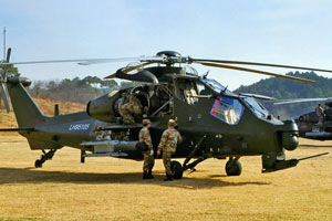 解放军陆航新型武装直升机全面形成战斗力
