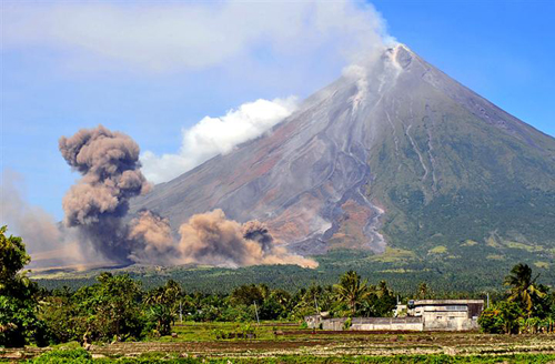 菲律宾马荣火山喷发 5人死亡